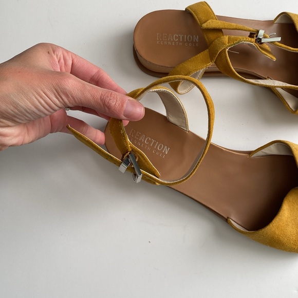 Kenneth Cole Reaction Jolly Burnt Mustard Suede Leather Upper Sandal Size 10 - Picture 3 of 11